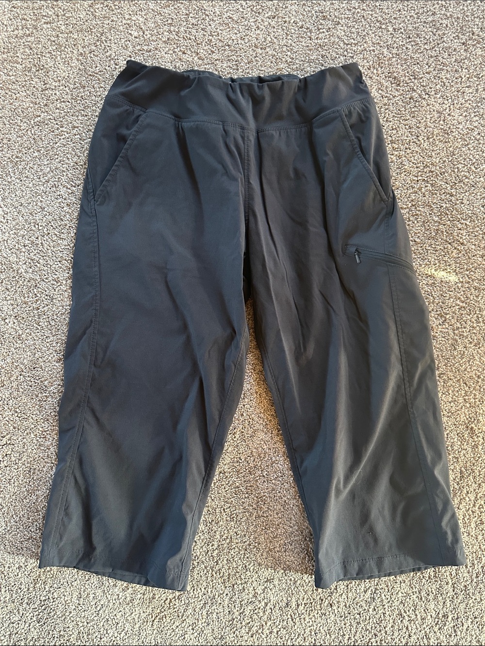 Mountain Hardwear Black Cargo Capri Pants